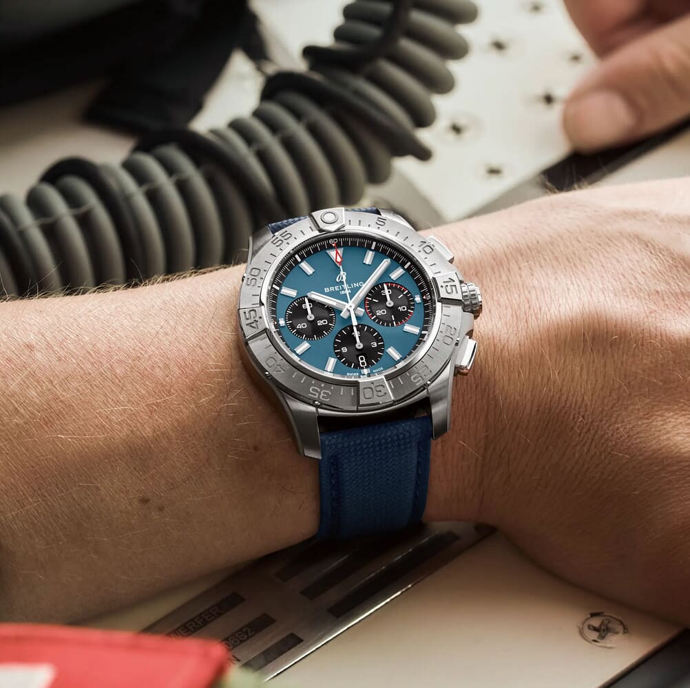 Мужские механический с автоподзаводом часы Breitling Avenger AB0147101C1X1 синий текстиль — Изображение 5