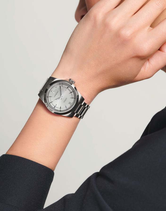 Женские часы Longines Conquest L3.430.4.72.6, механизм механический с автоподзаводом, циферблат серебристый, браслет нержавеющая сталь — Изображение 11