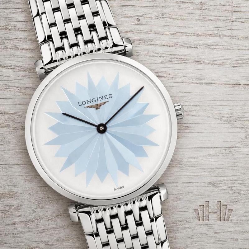 Женские часы Longines La Grande Classique de Longines L4.209.4.03.6, механизм кварцевый, циферблат белый, голубой, браслет нержавеющая сталь — Изображение 2