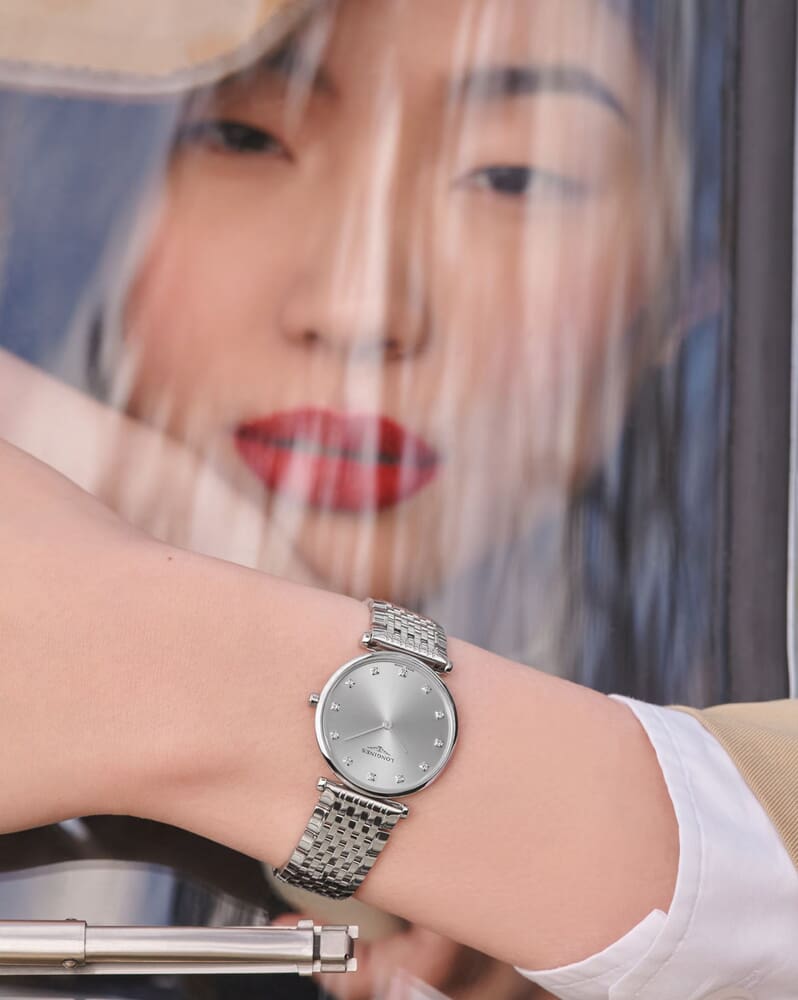 Женские кварцевый часы Longines La Grande Classique de Longines L4.512.4.70.6 серебристый нержавеющая сталь — Изображение 4